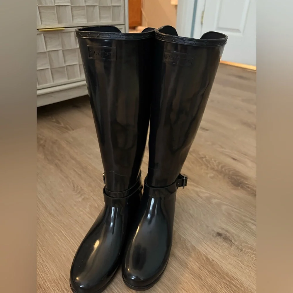 Hunter Women's Glossy Black Rain Boots